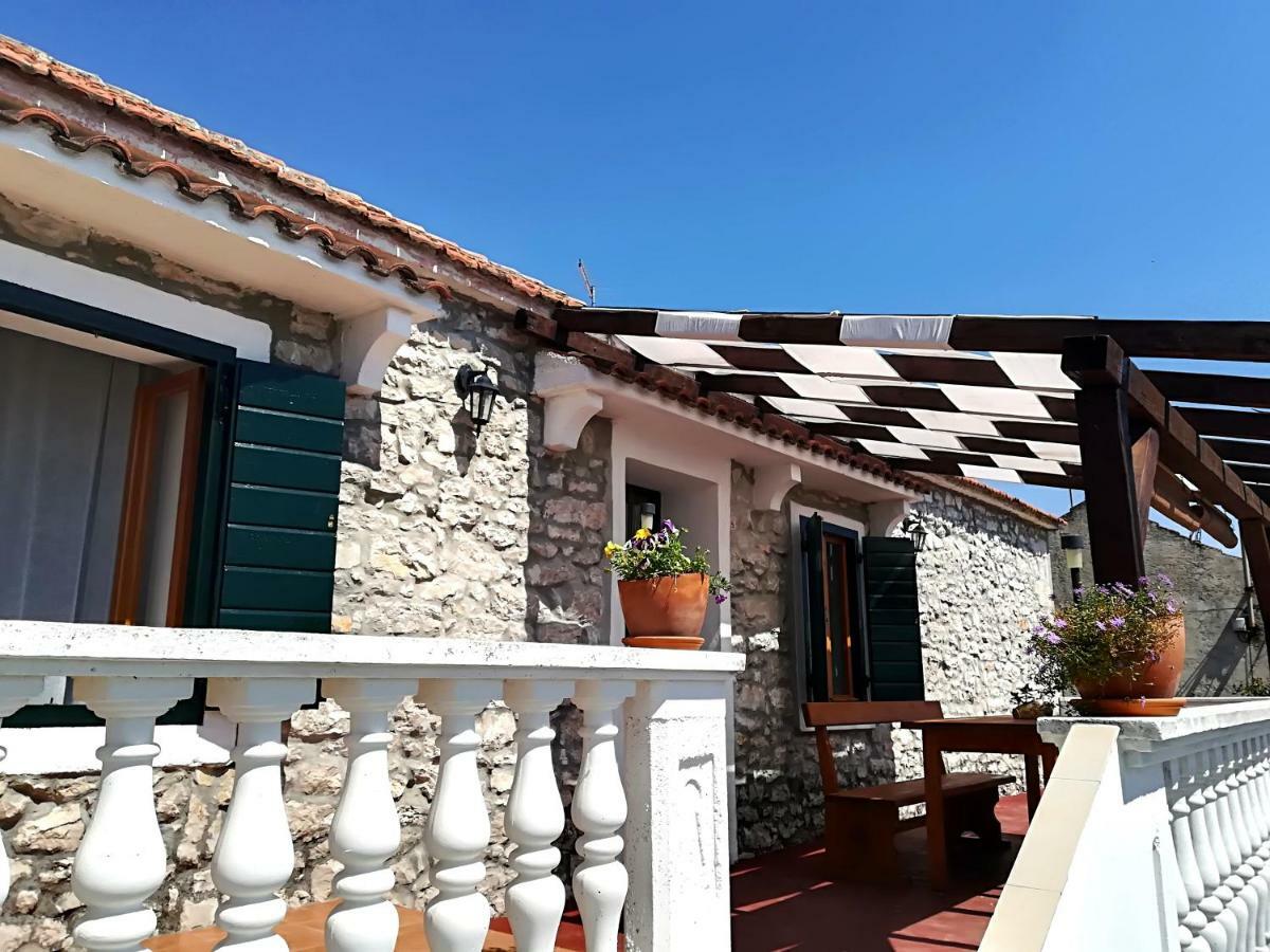 Apartments Dalmatian Stone House Turanj Εξωτερικό φωτογραφία